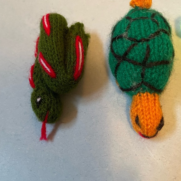 NWOT Hand Knit Finger Puppets: Fish, Snail, Turtle, Snake + Whale (Set of 5) - Picture 2 of 4